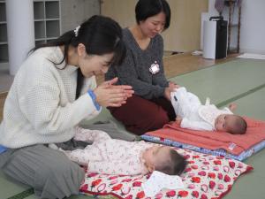 にこにこ